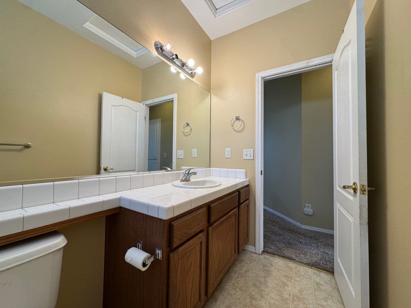 Clovis House: 747 W. Siena Lane
