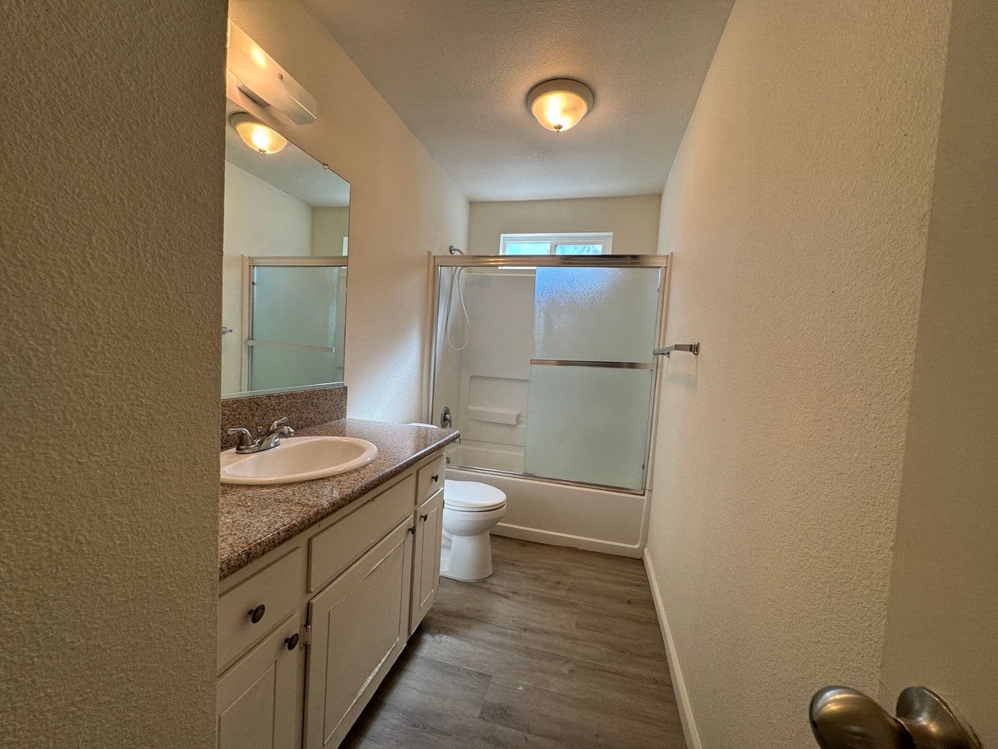 Fresno Apartment: 4853 E. University Avenue - 101