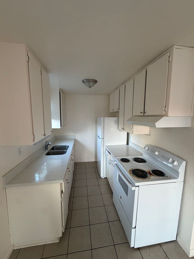 Oakdale Apartment: 440 S 2nd Avenue