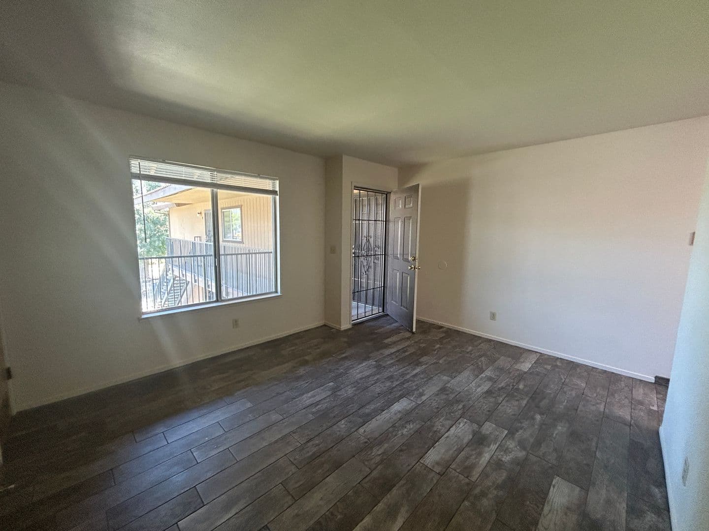 Merced Apartment: 104 South Parsons Ave. #E