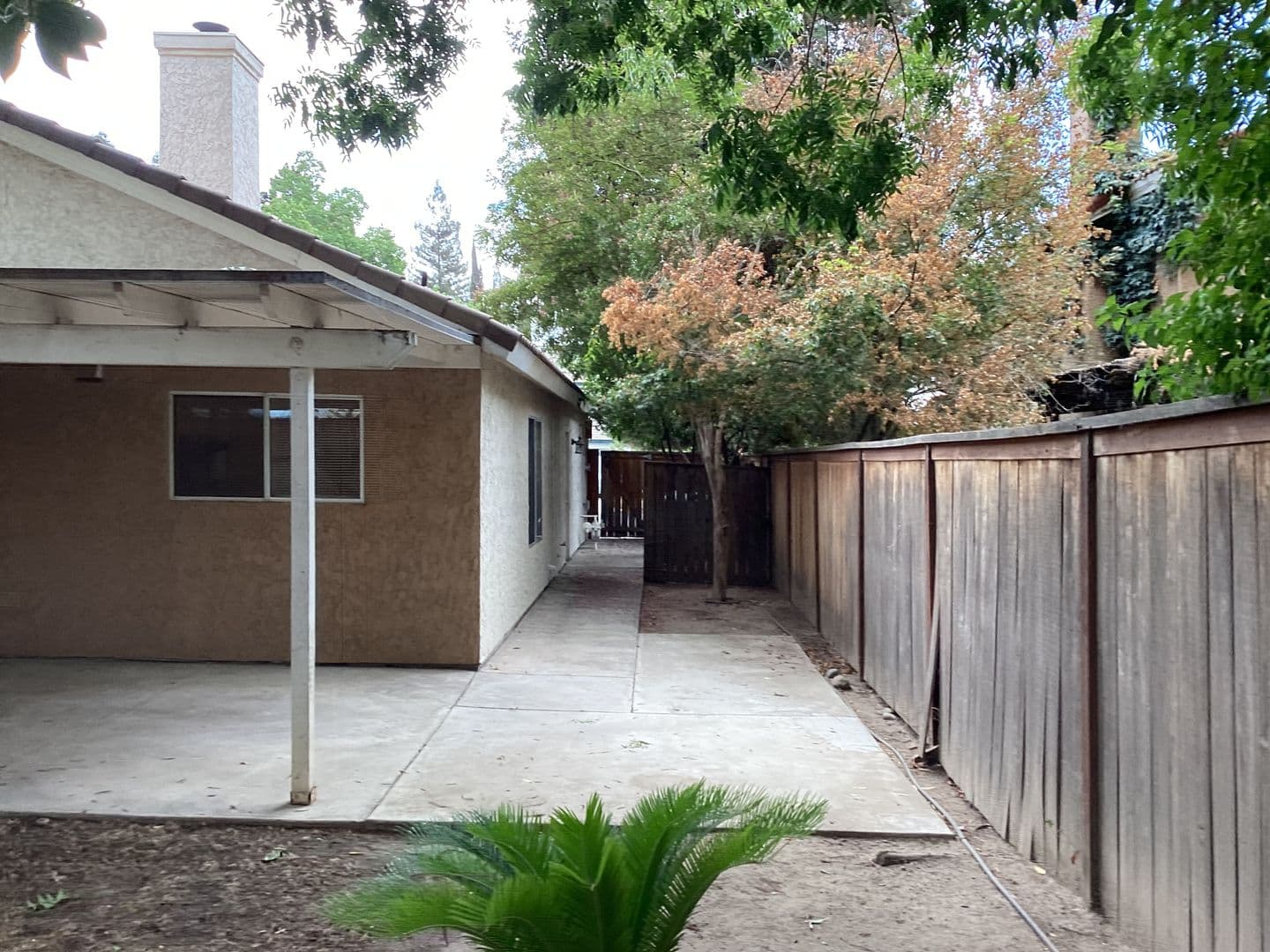 Fresno House: 9615 N Buttonwood Court