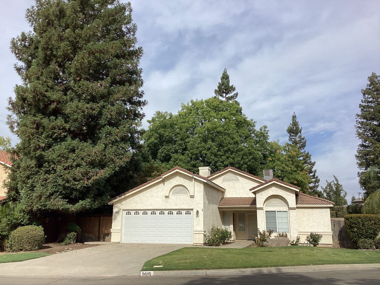 Fresno House: 9615 N Buttonwood Court