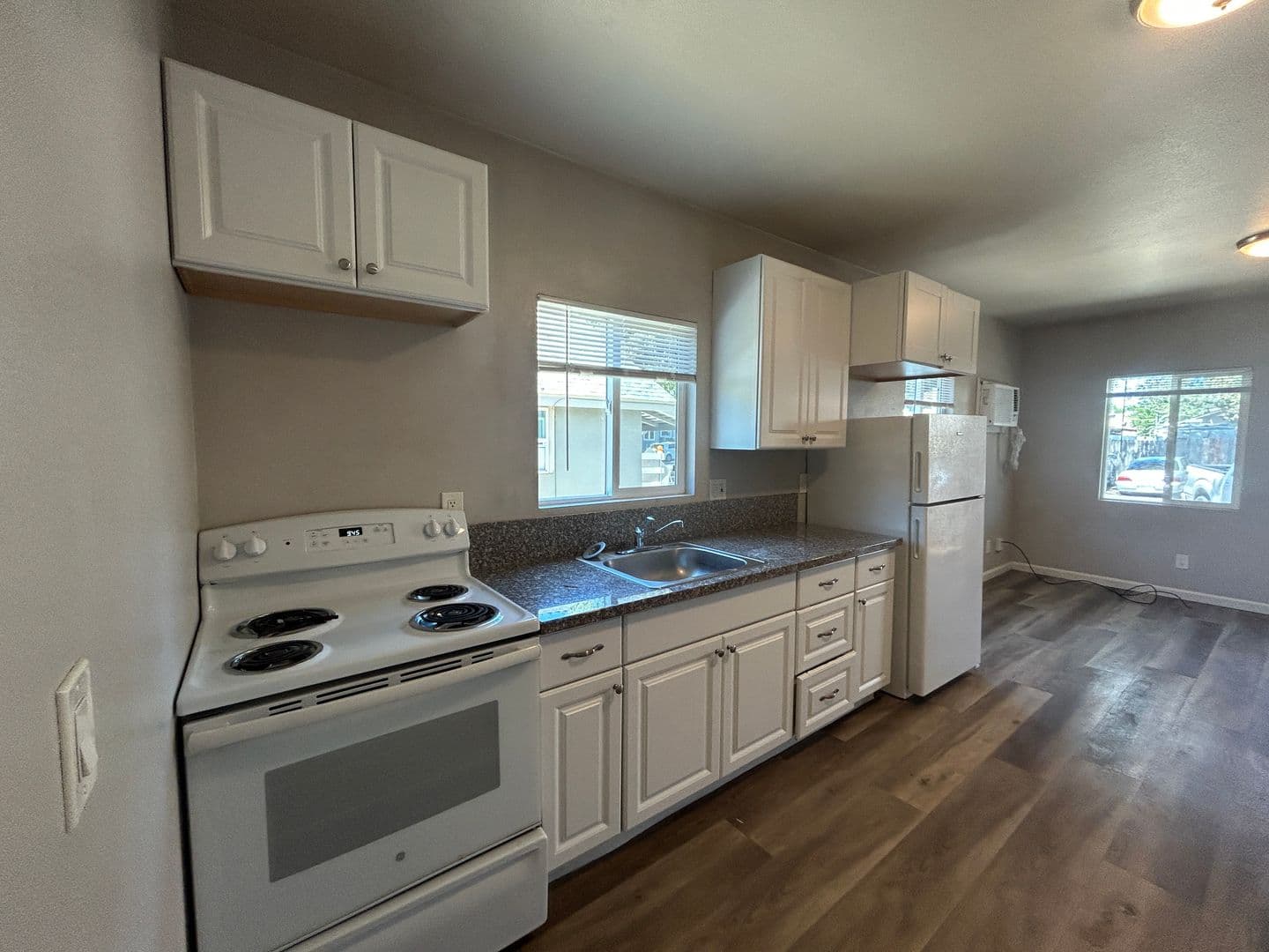 Modesto Apartment: 624 J Street