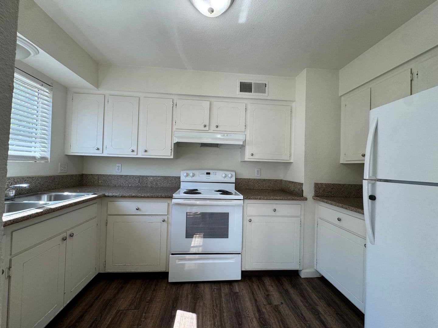 Fresno Apartment: 4853 E. University Avenue - 101