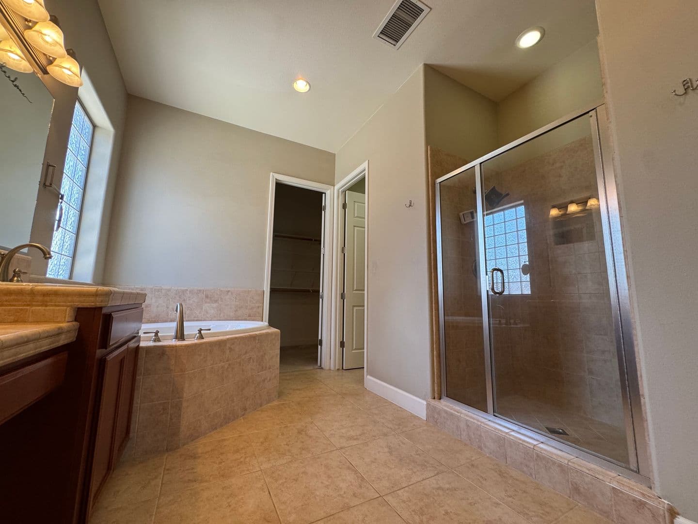 Clovis House: 2171 Buckingham Ave