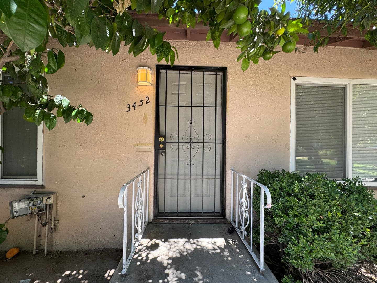 Fresno Apartment: 3452 E. Clinton Ave