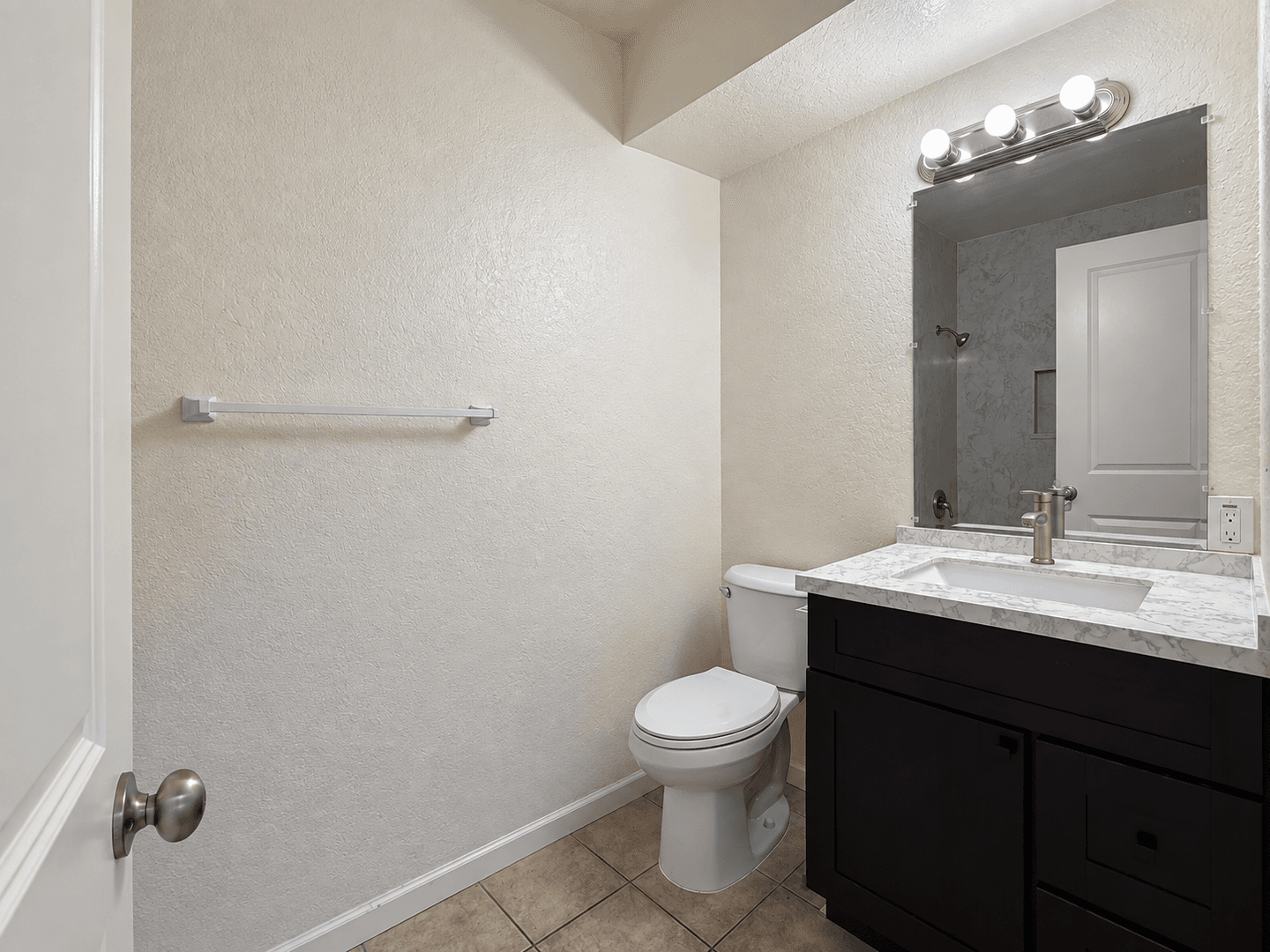 Oakdale Apartment: 440 S 2nd Avenue