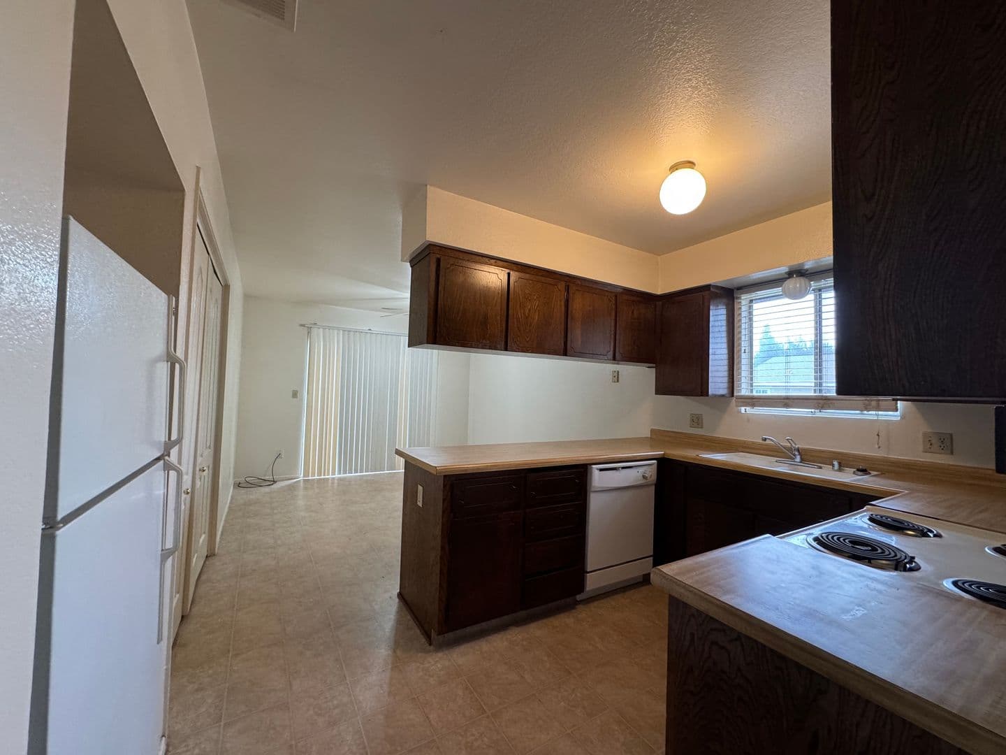 Clovis Apartment: 180 W. 9th Street