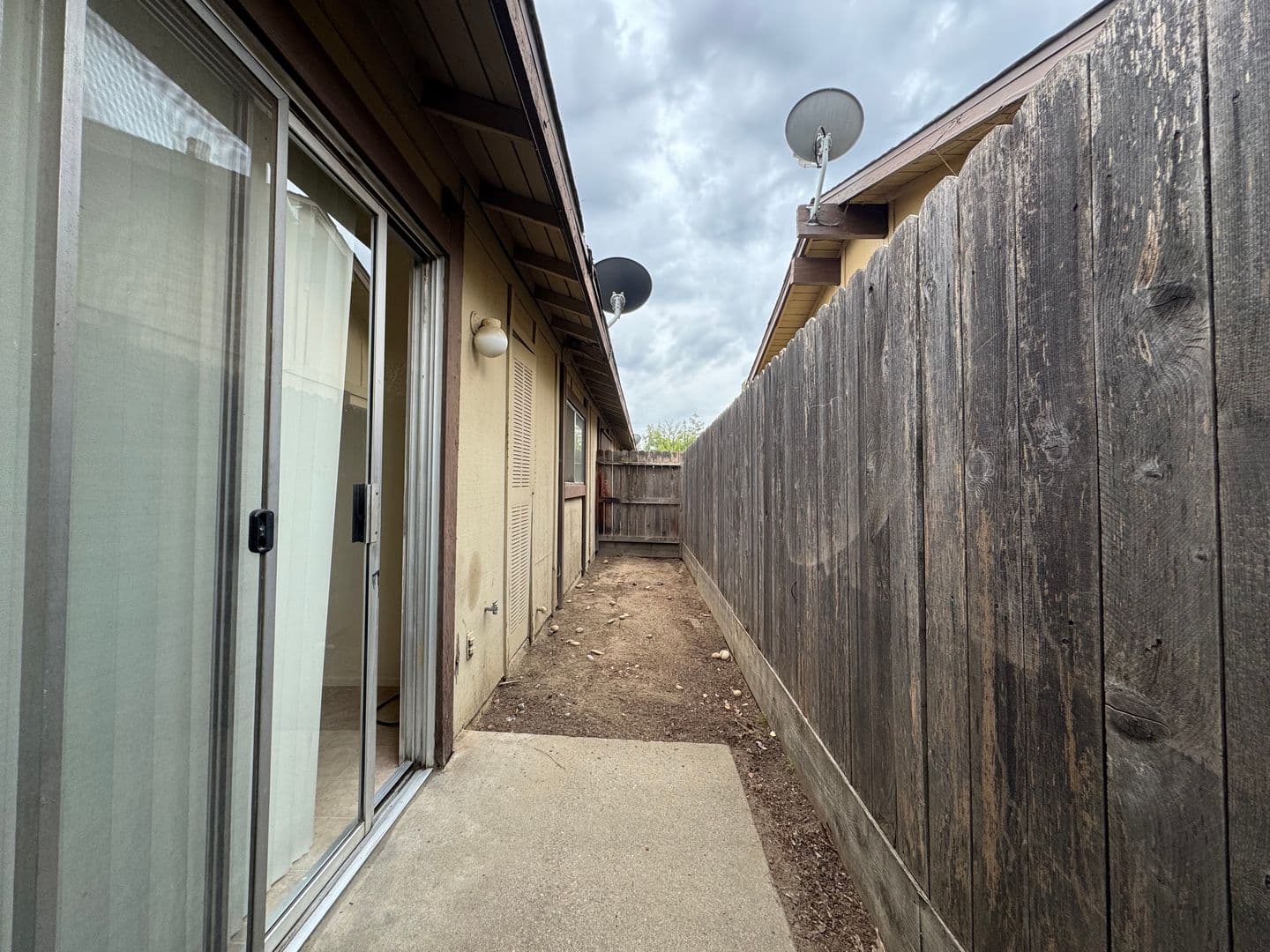 Clovis Apartment: 180 W. 9th Street