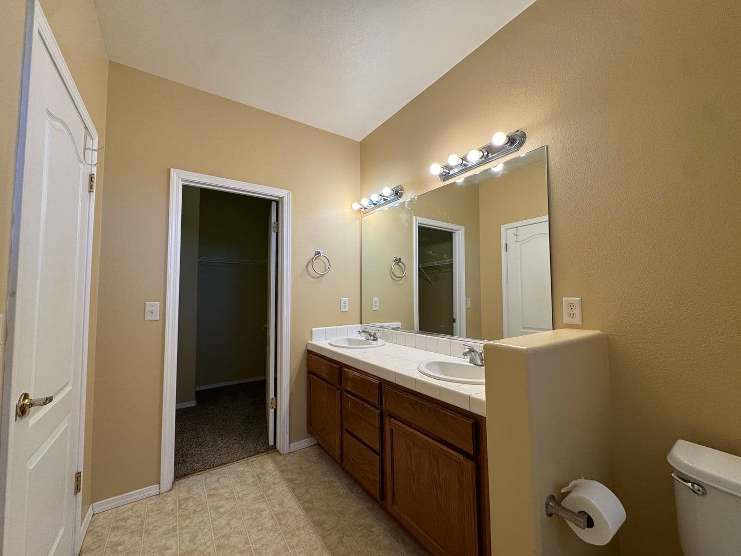 Clovis House: 747 W. Siena Lane