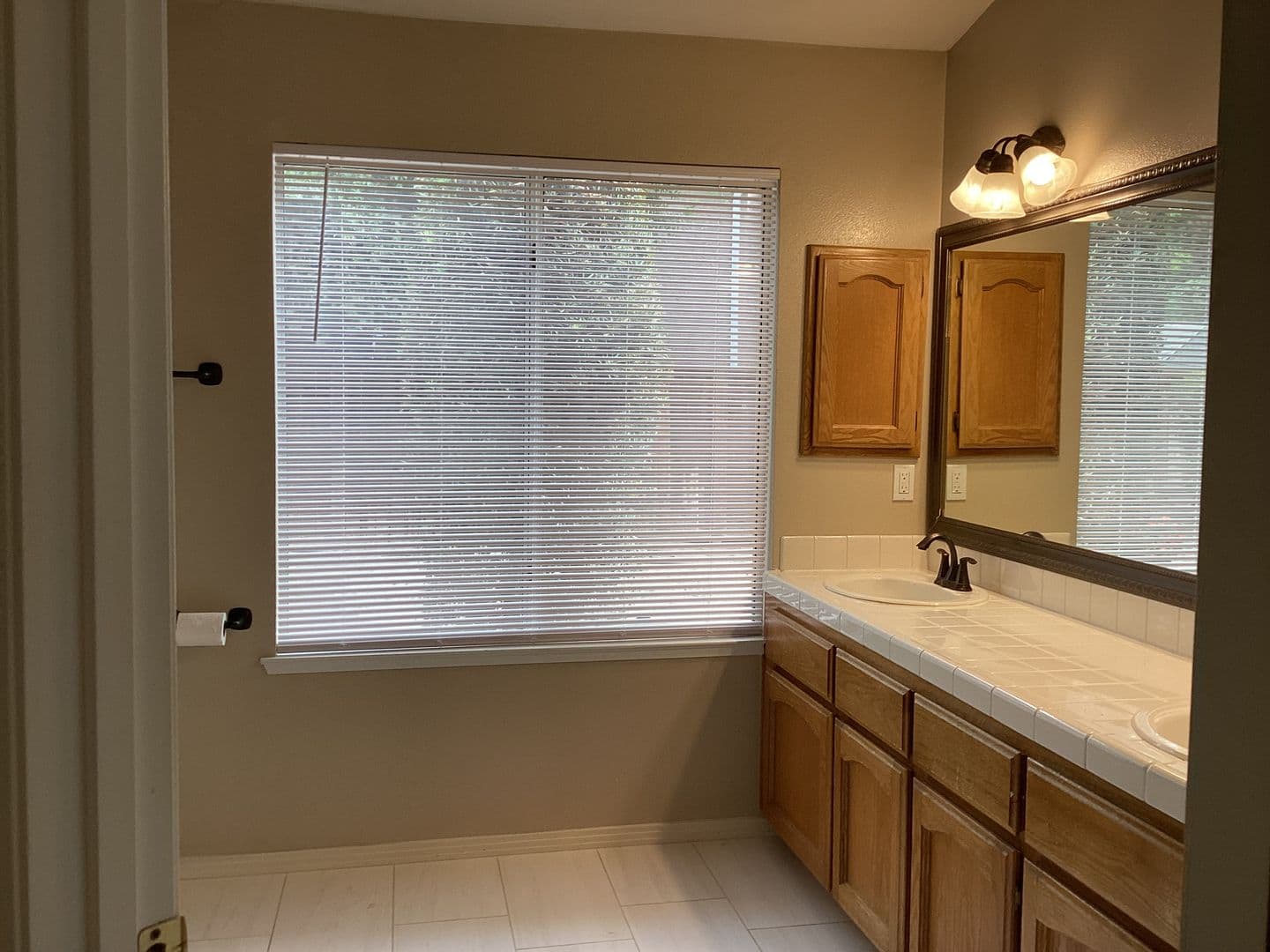 Fresno House: 9615 N Buttonwood Court