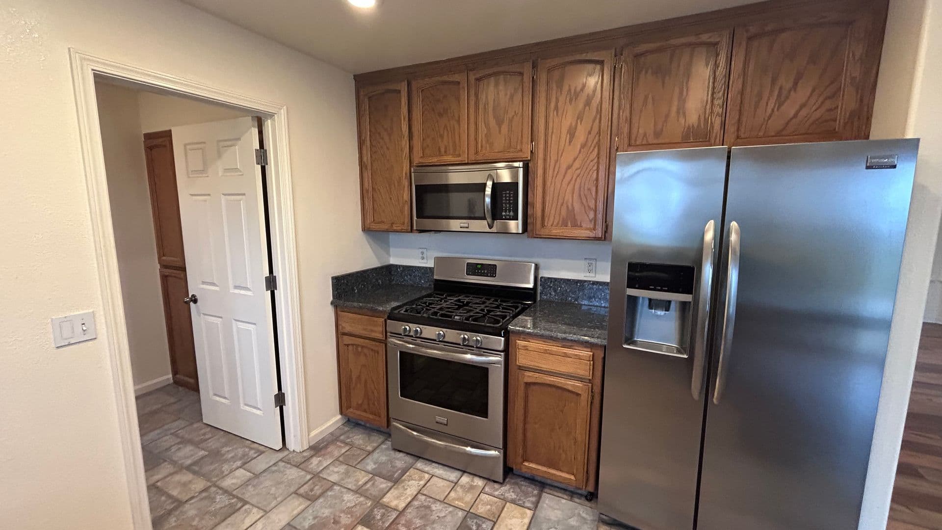 La Grange House: 14575 Avenida Central