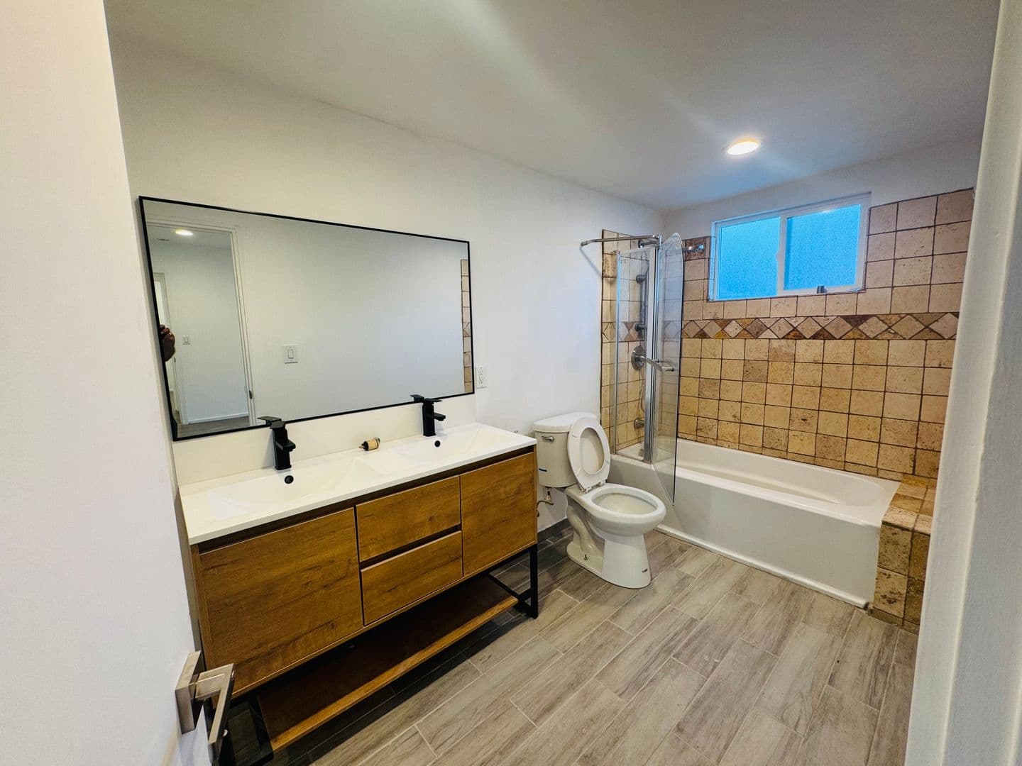 Somis House: 4500 Arch Street