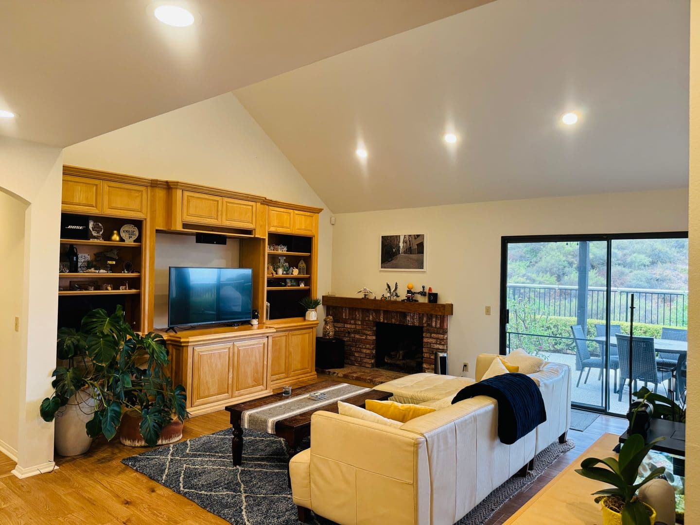 Thousand Oaks House: 431 Hillsborough Street