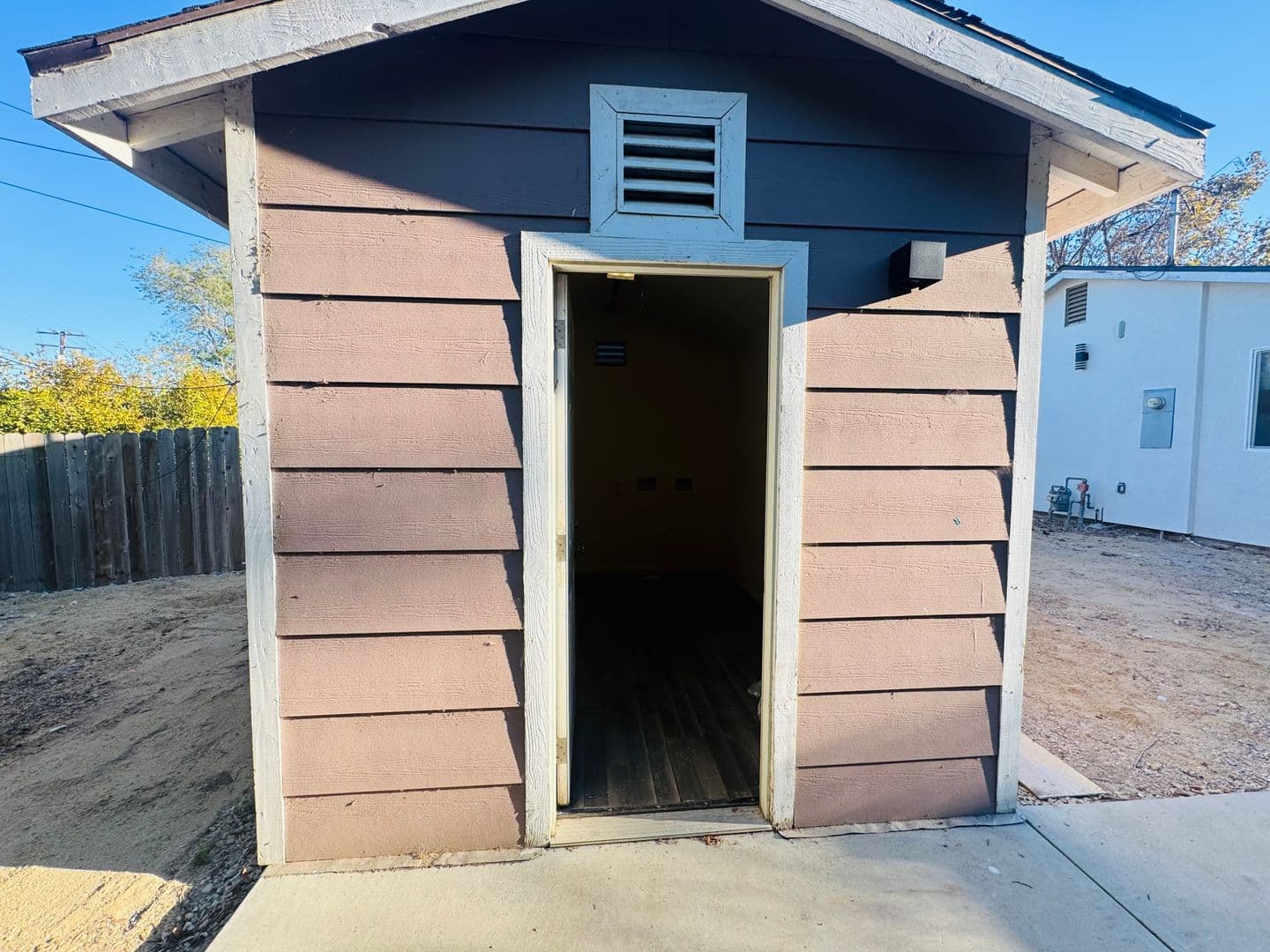 Somis House: 4500 Arch Street