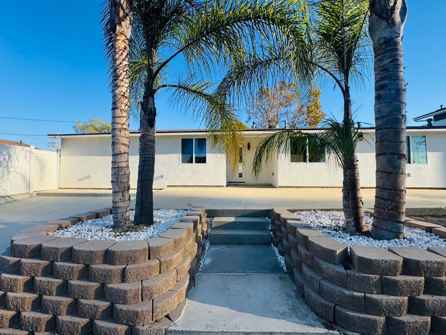 Somis House: 4500 Arch Street