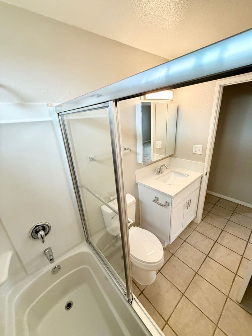 San Diego Apartment: 430 S. Willie James Jones Ave.