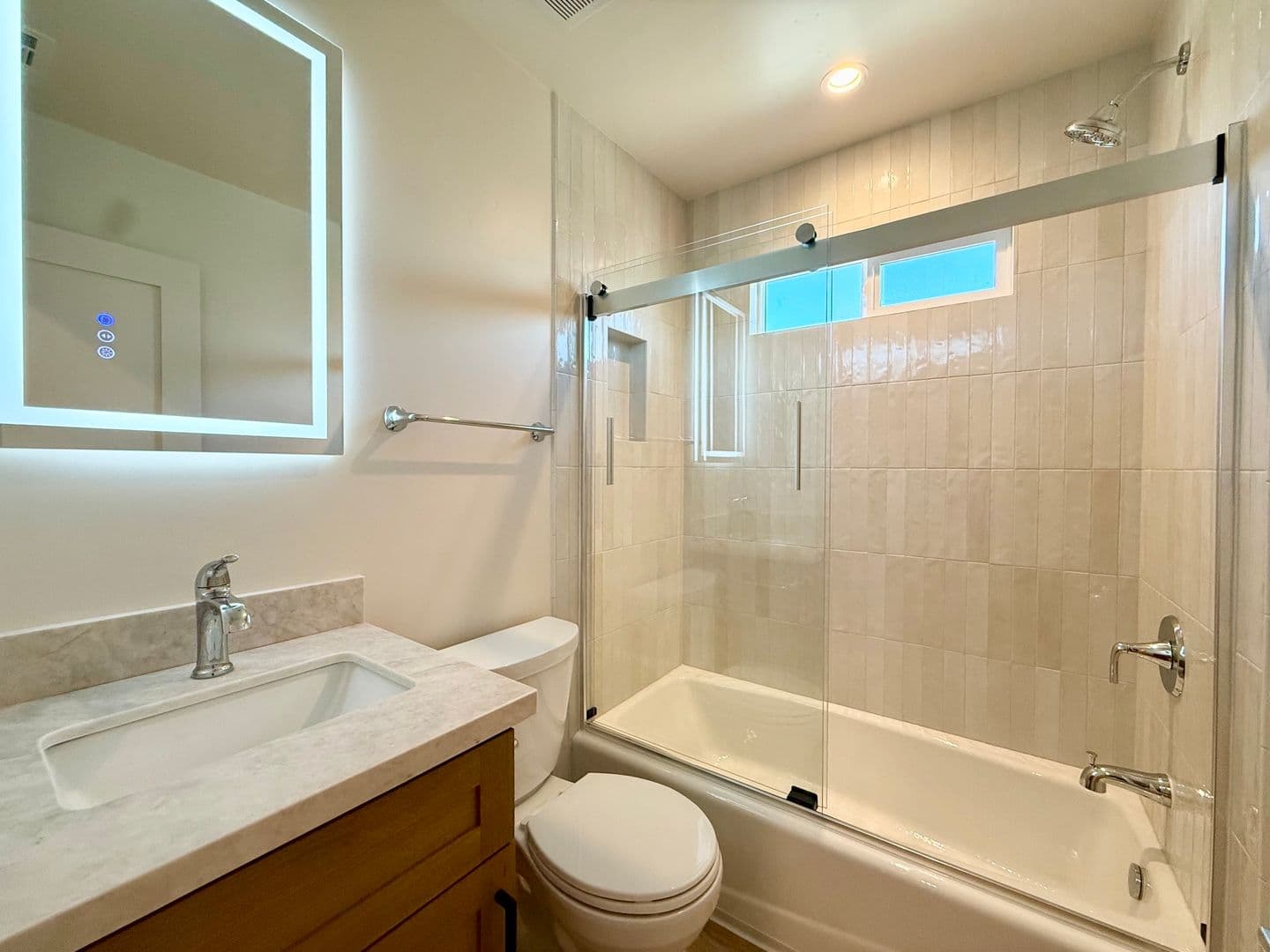 La Mesa Apartment: 9291-97 Earl St