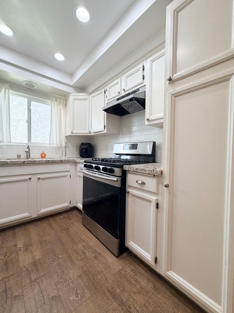 Oxnard House: 5413 Driftwood Street