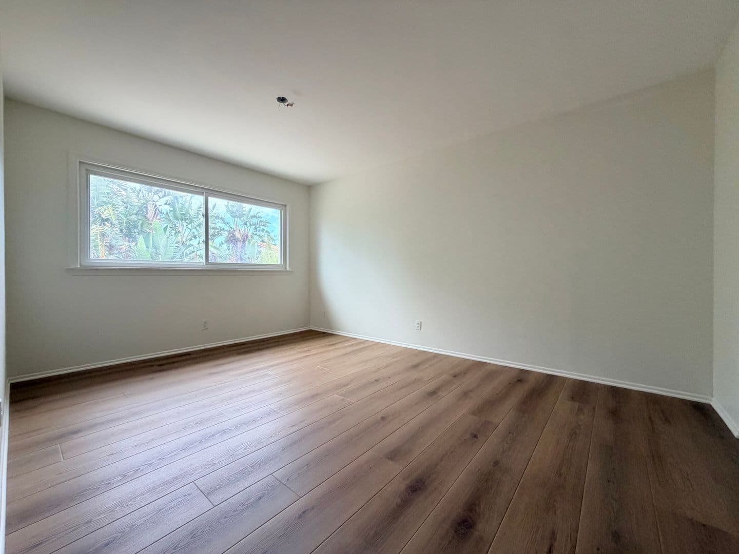 Santa Paula House: 412 Trent Ln