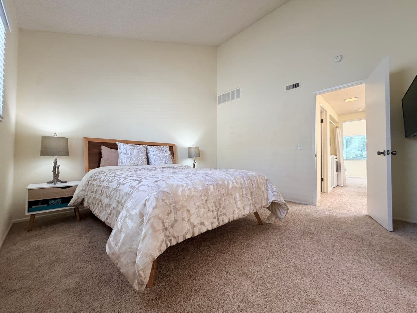 Oxnard House: 5413 Driftwood Street
