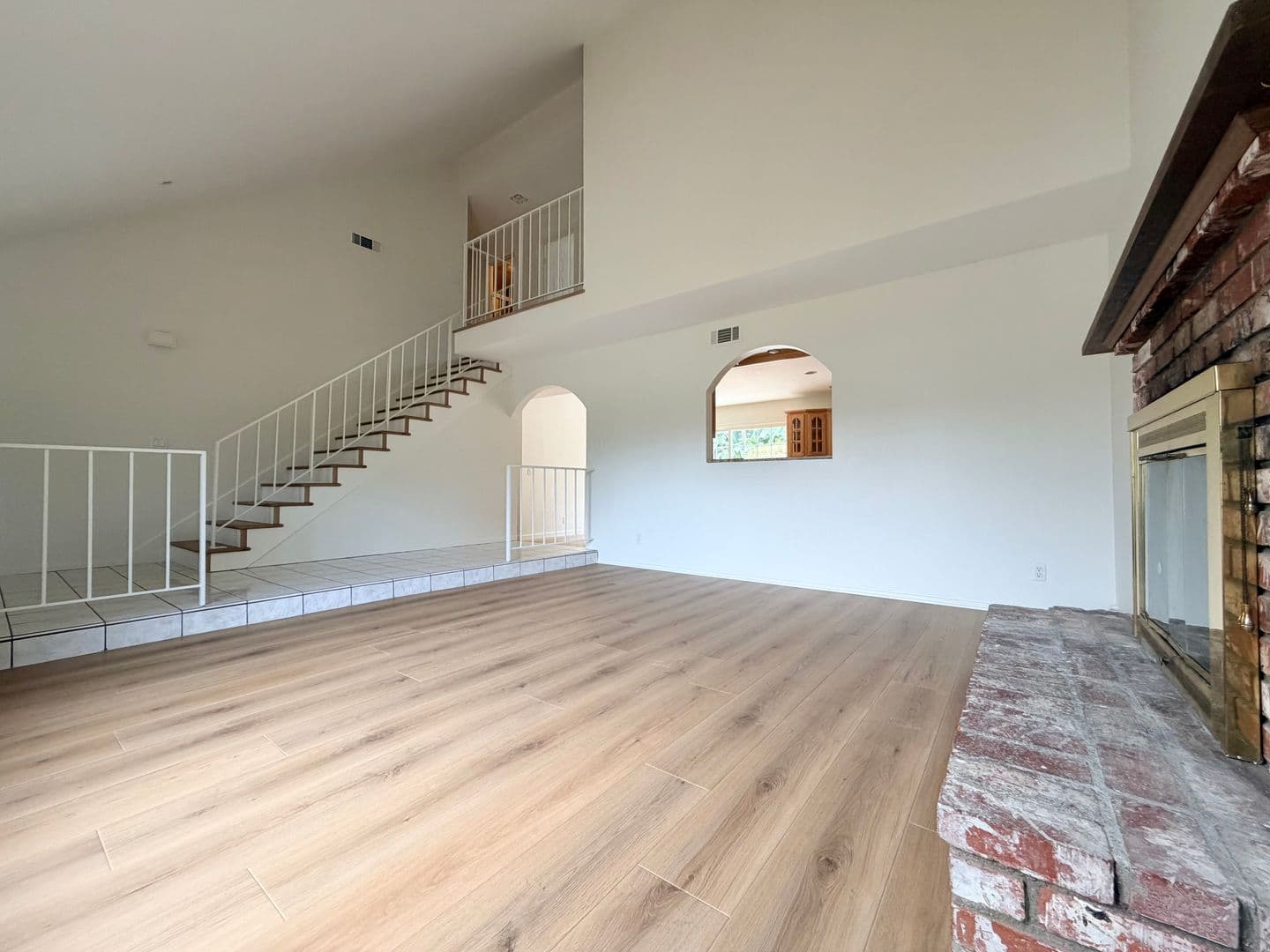 Santa Paula House: 412 Trent Ln