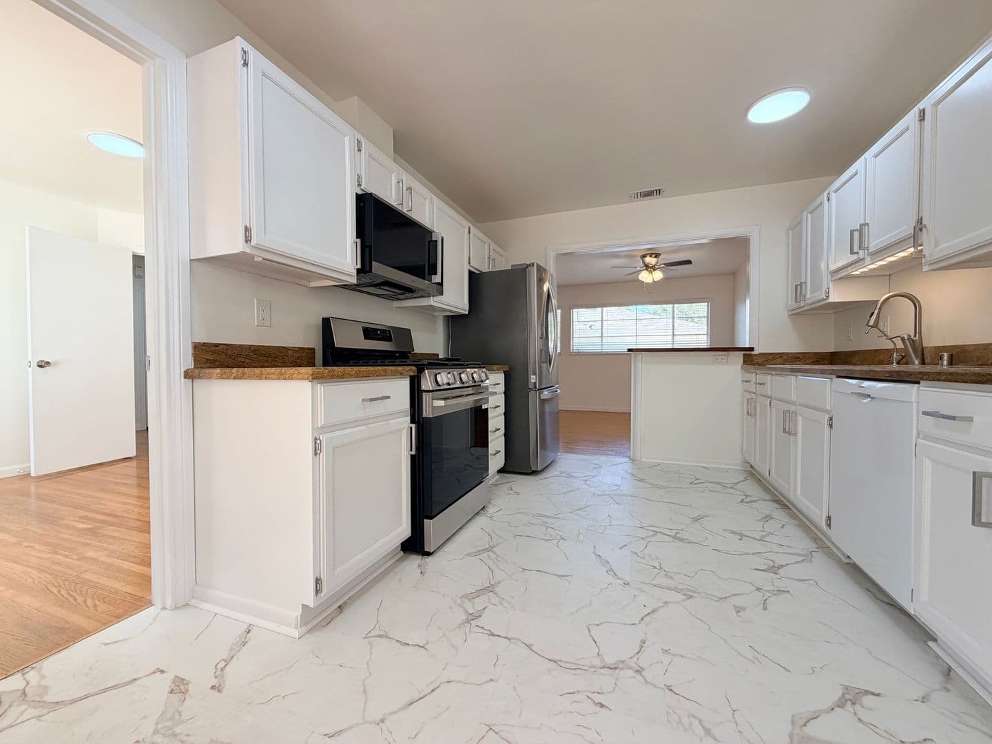 Santa Paula House: 933 Laurel Rd