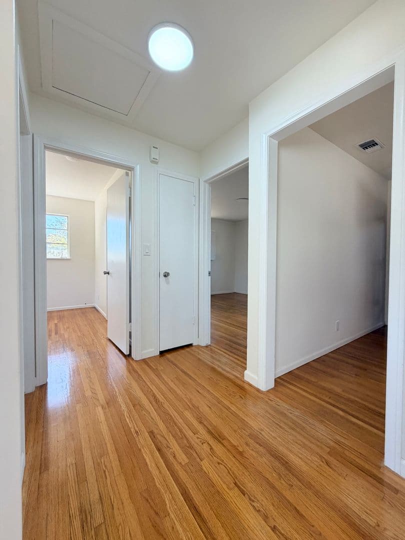 Santa Paula House: 933 Laurel Rd