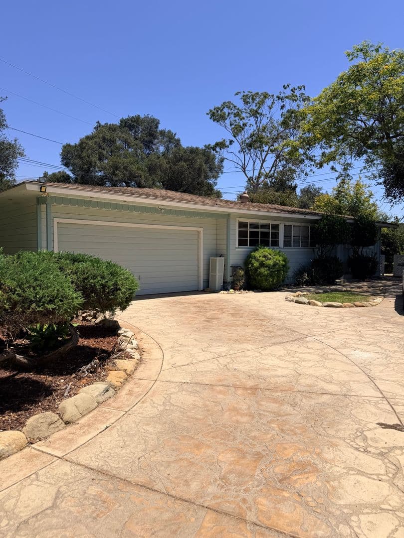 Santa Paula House: 933 Laurel Rd