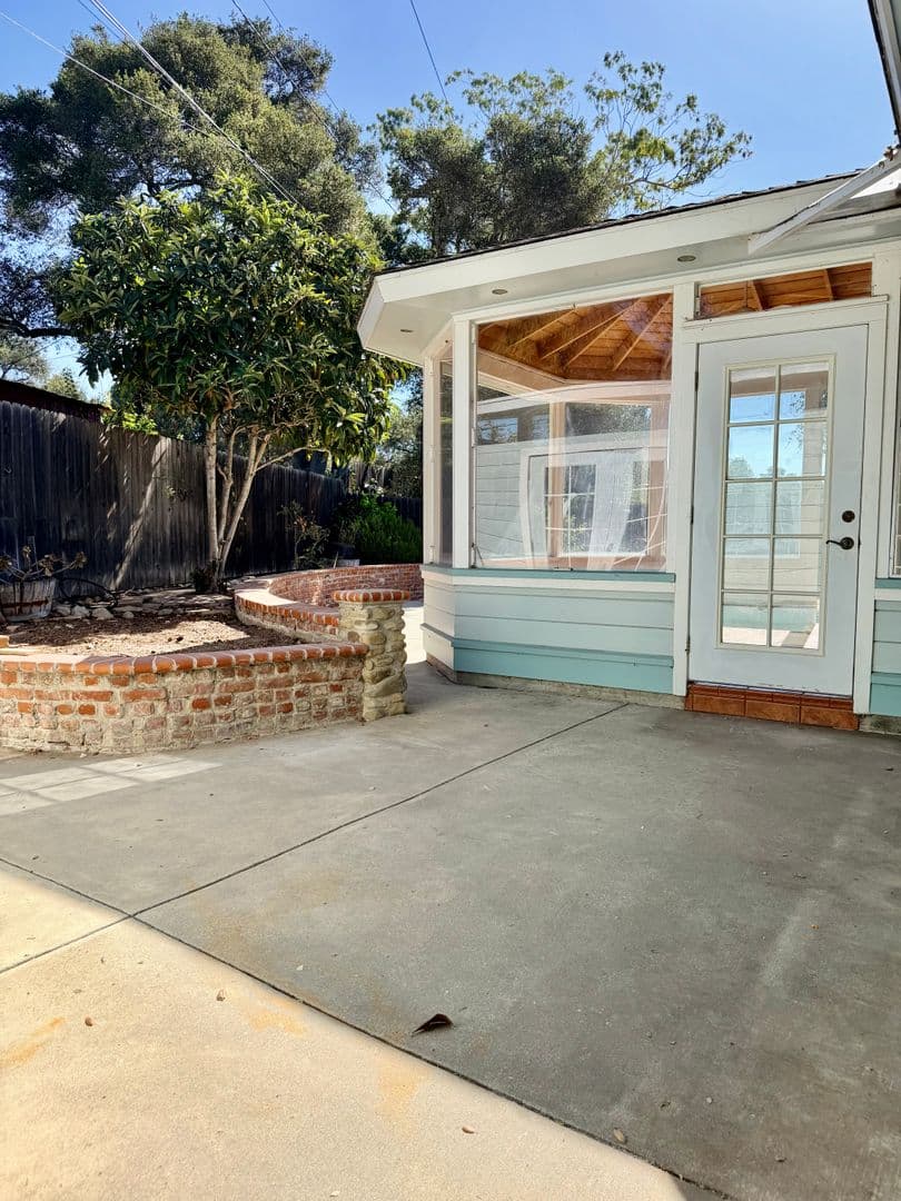 Santa Paula House: 933 Laurel Rd