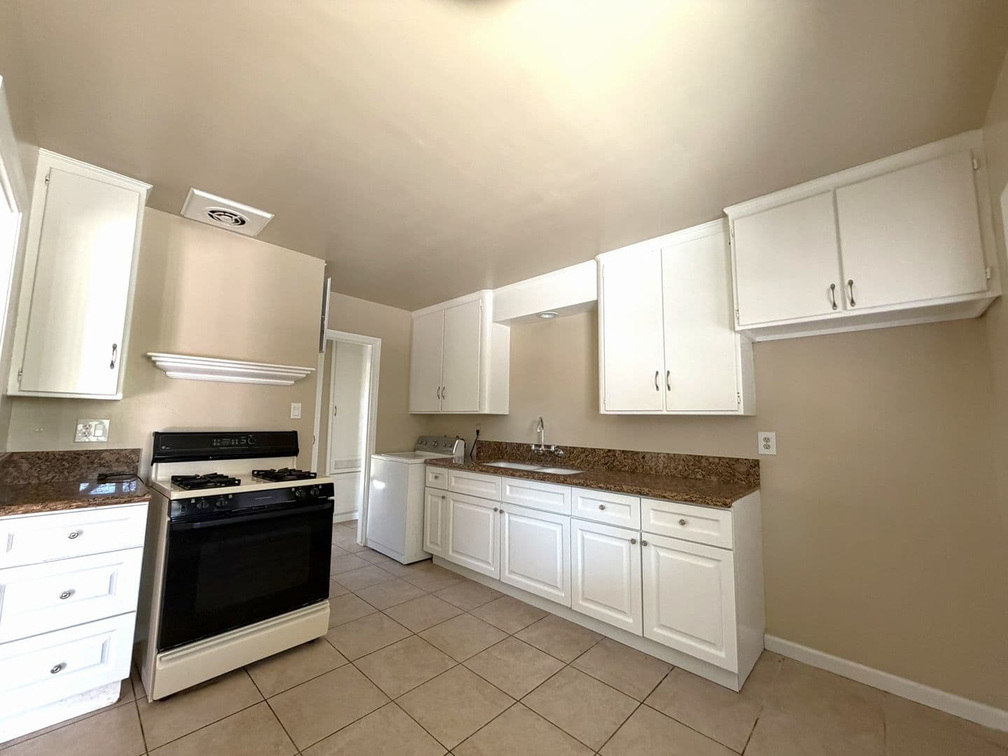 Oxnard House: 1266 Hill Street