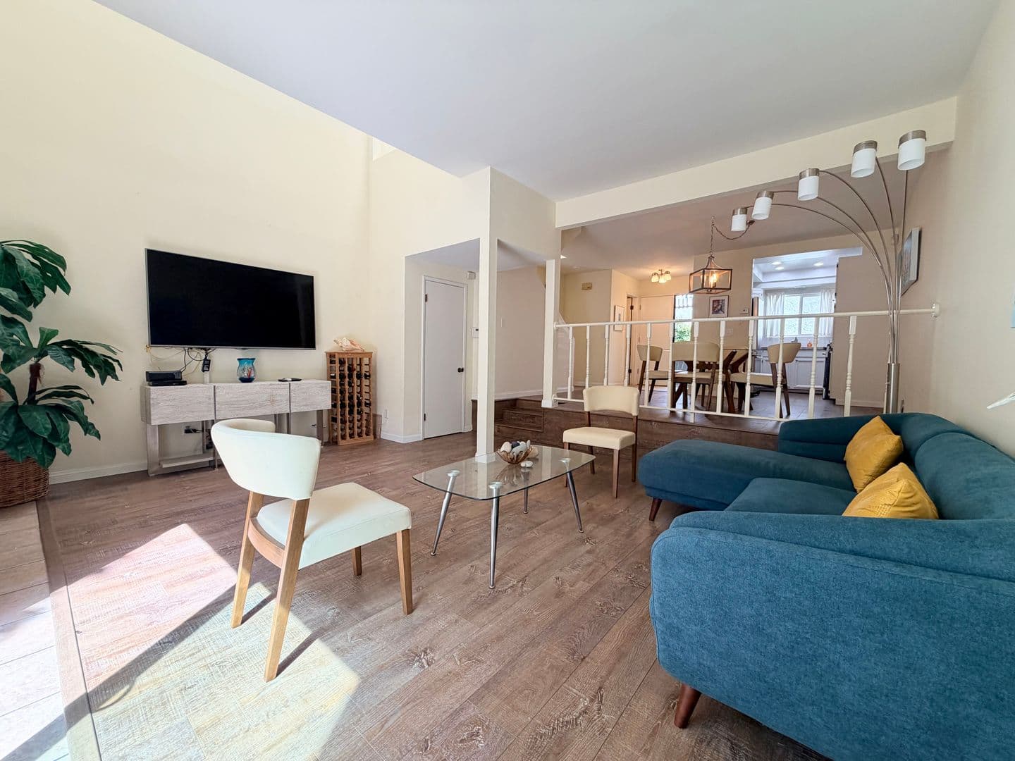 Oxnard House: 5413 Driftwood Street