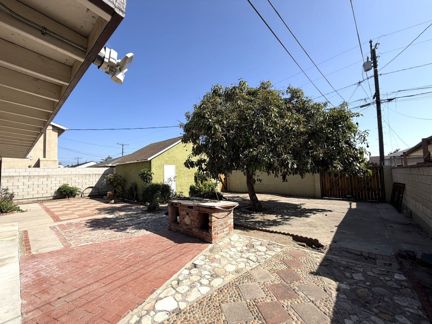 Oxnard House: 1266 Hill Street