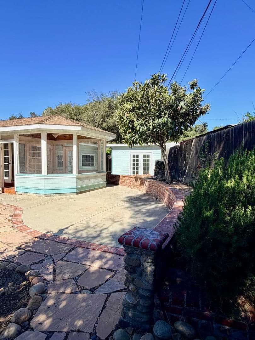 Santa Paula House: 933 Laurel Rd