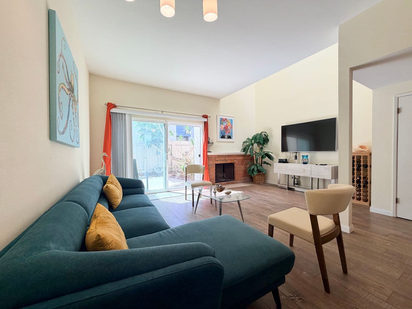 Oxnard House: 5413 Driftwood Street
