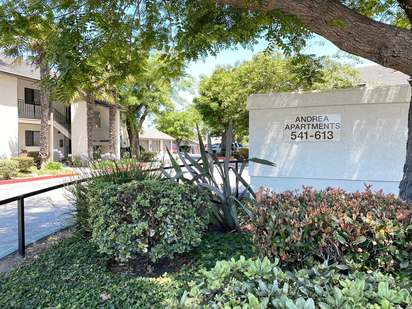 Oxnard Apartment: 601 W. Pleasant Valley Road