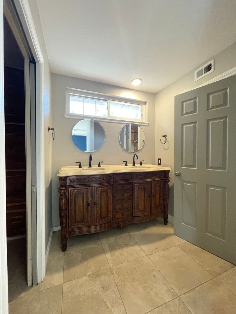 Camarillo House: 1470 Dara Street