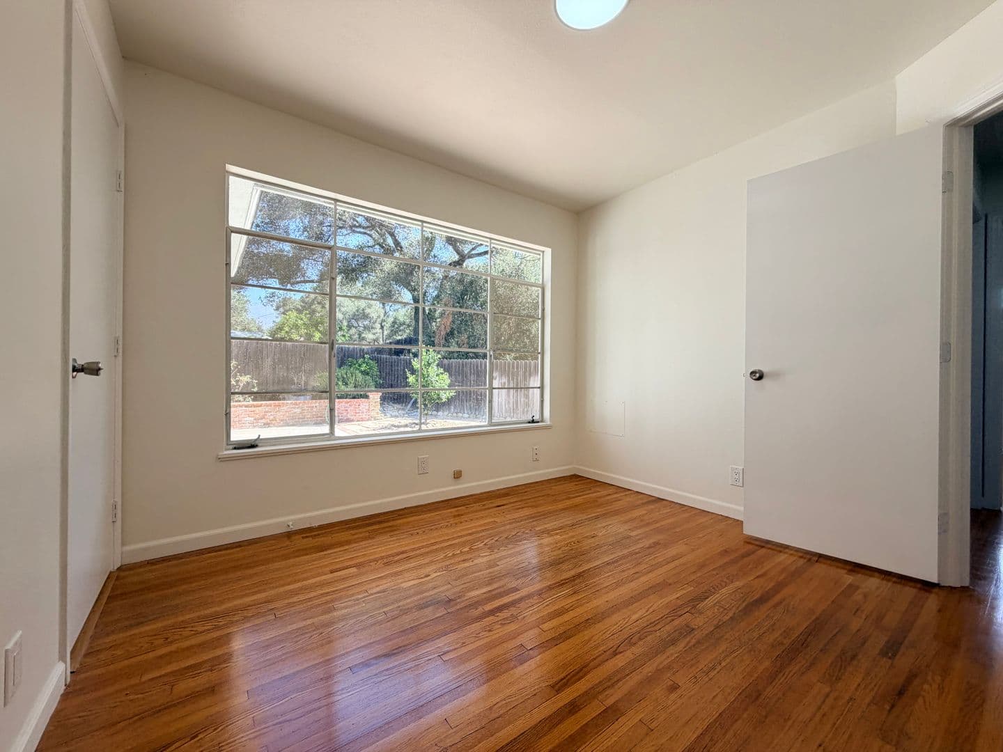 Santa Paula House: 933 Laurel Rd