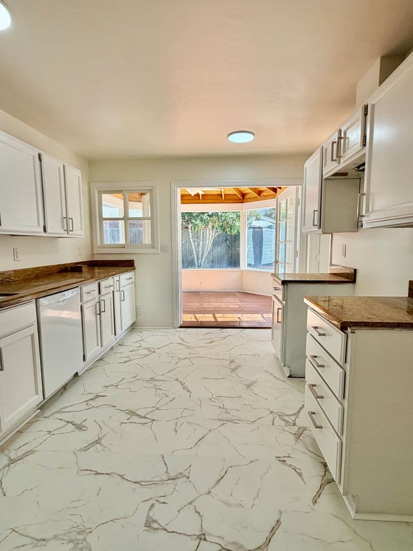 Santa Paula House: 933 Laurel Rd