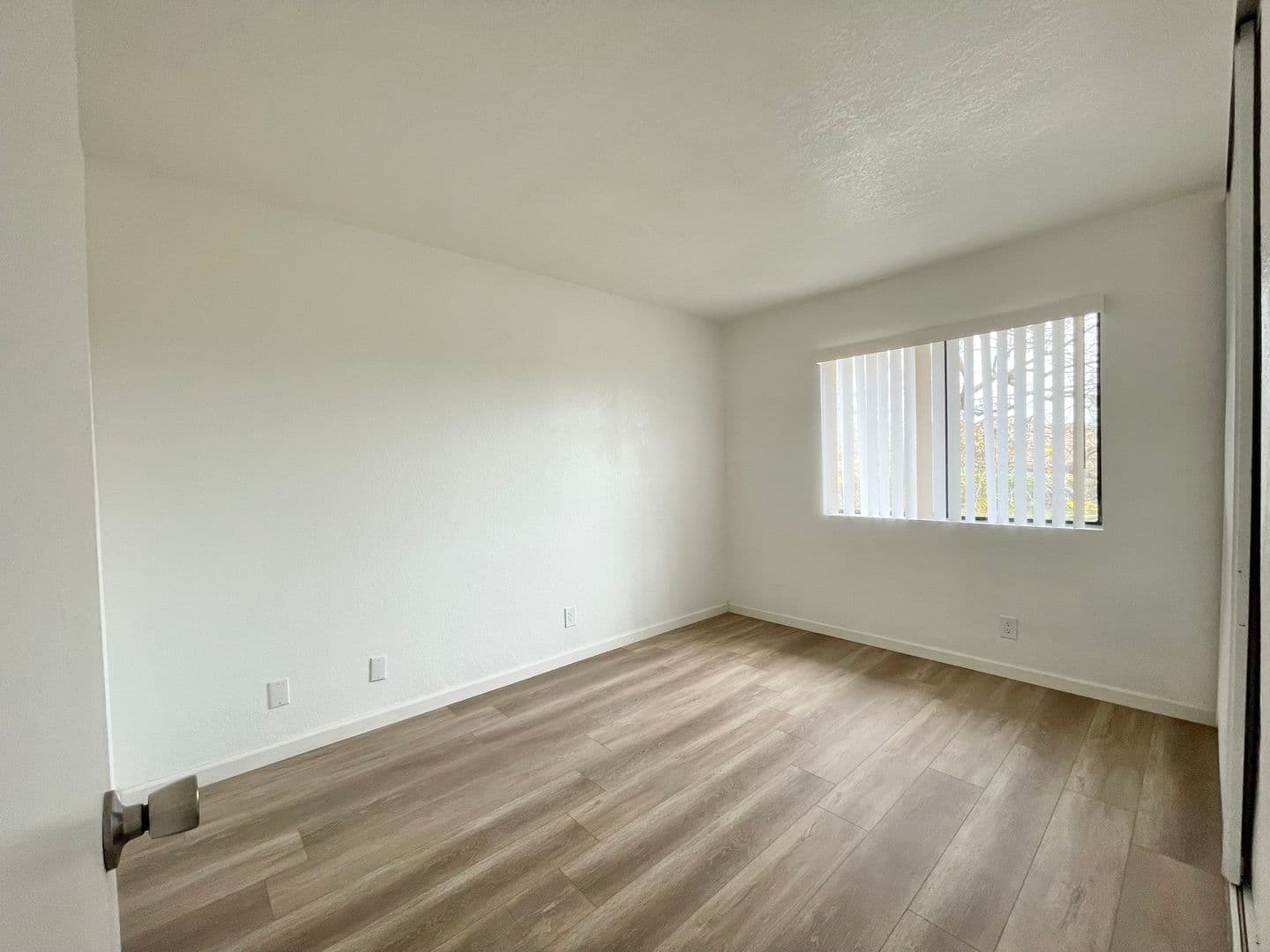 Oxnard Apartment: 601 W. Pleasant Valley Road