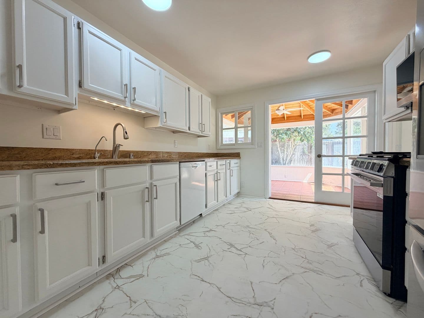 Santa Paula House: 933 Laurel Rd