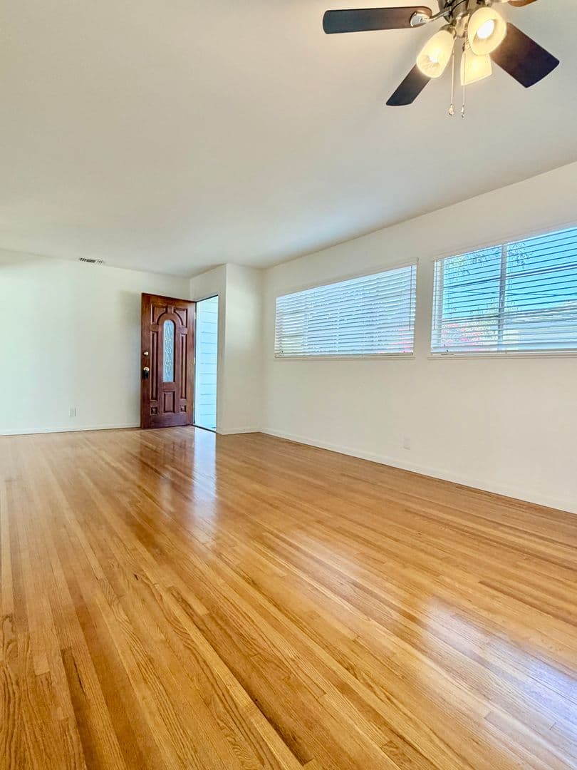 Santa Paula House: 933 Laurel Rd