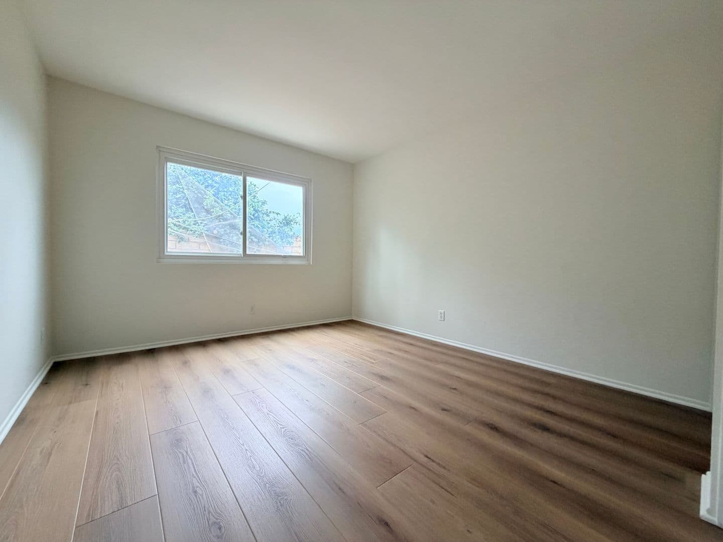Santa Paula House: 412 Trent Ln