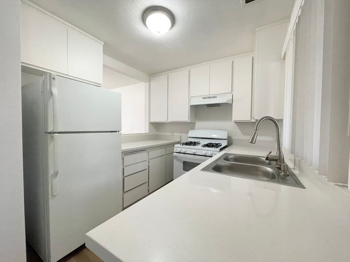 Oxnard Apartment: 601 W. Pleasant Valley Road