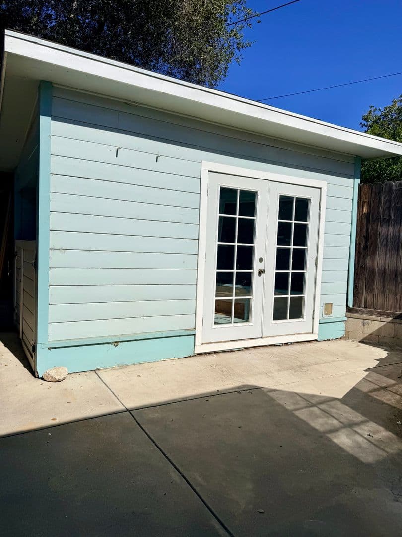 Santa Paula House: 933 Laurel Rd