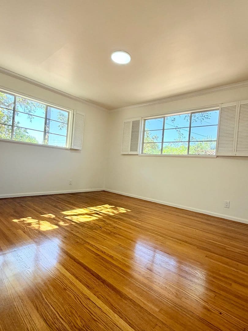 Santa Paula House: 933 Laurel Rd