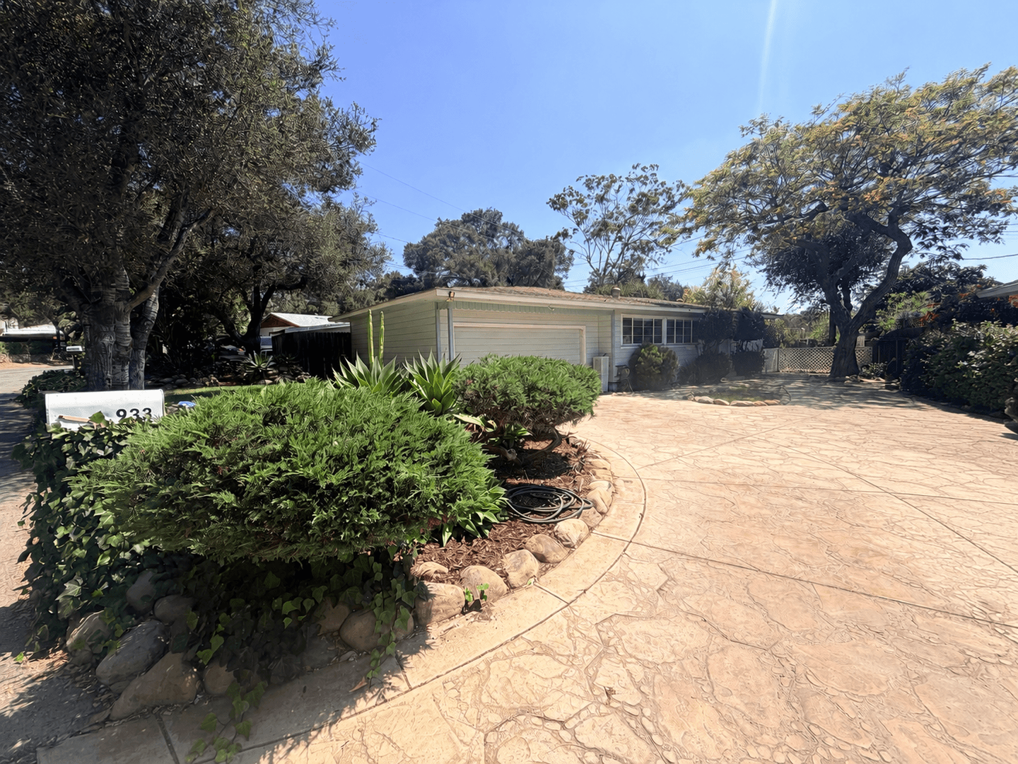 Santa Paula House: 933 Laurel Rd