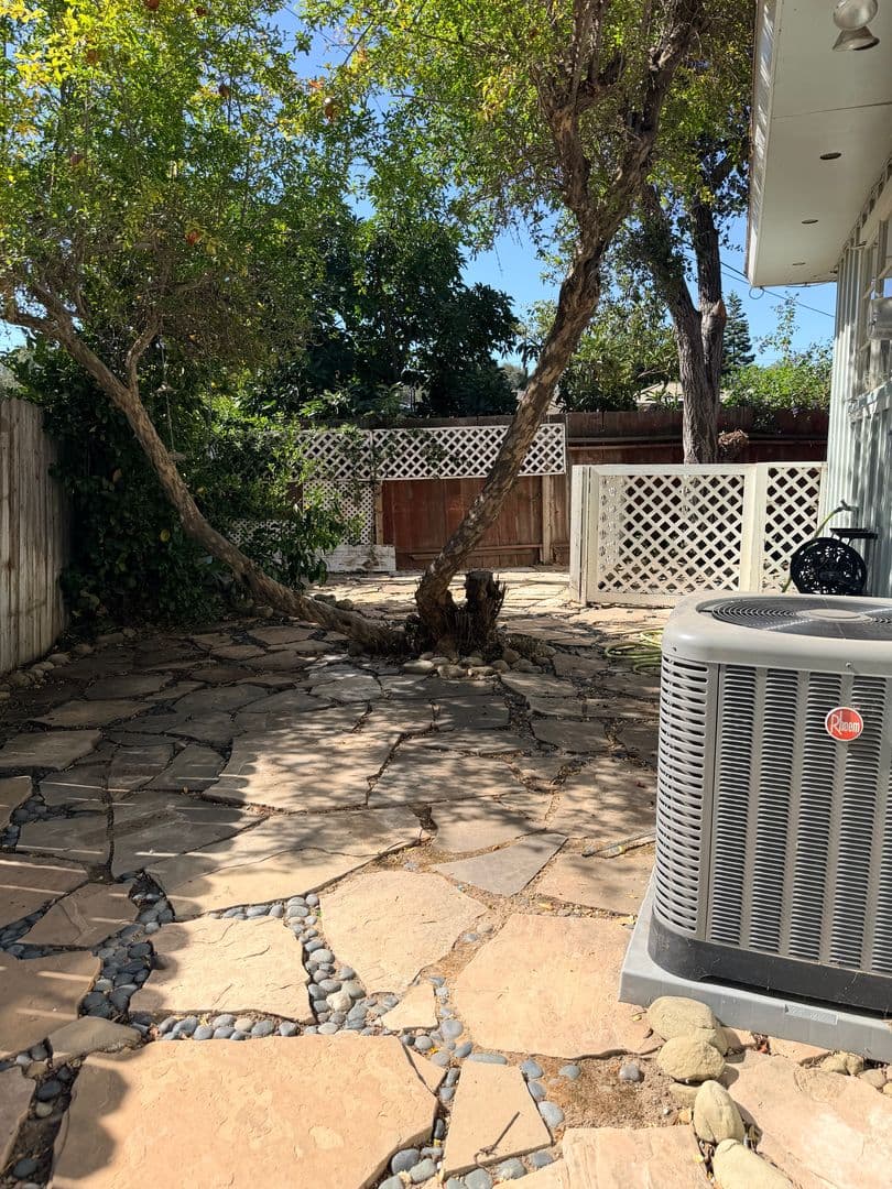 Santa Paula House: 933 Laurel Rd