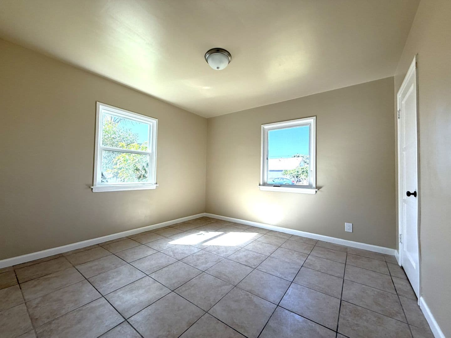 Oxnard House: 1266 Hill Street