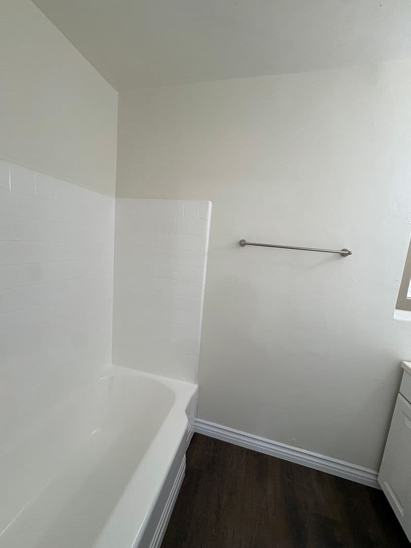 Chula Vista Apartment: 184 F St.